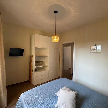 Appartamento With Balcony In Quiet Roma