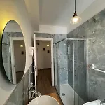 With Balcony In Quiet רומא