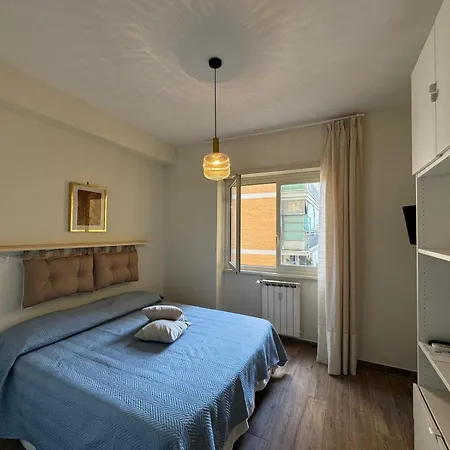 With Balcony In Quiet * רומא