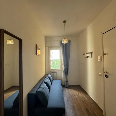 With Balcony In Quiet Apartament Rzym